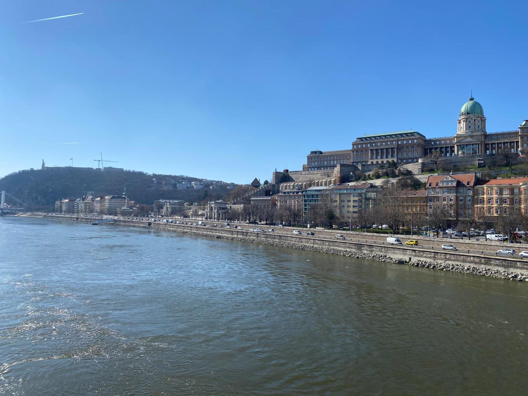 Apartment Chain Bridge *