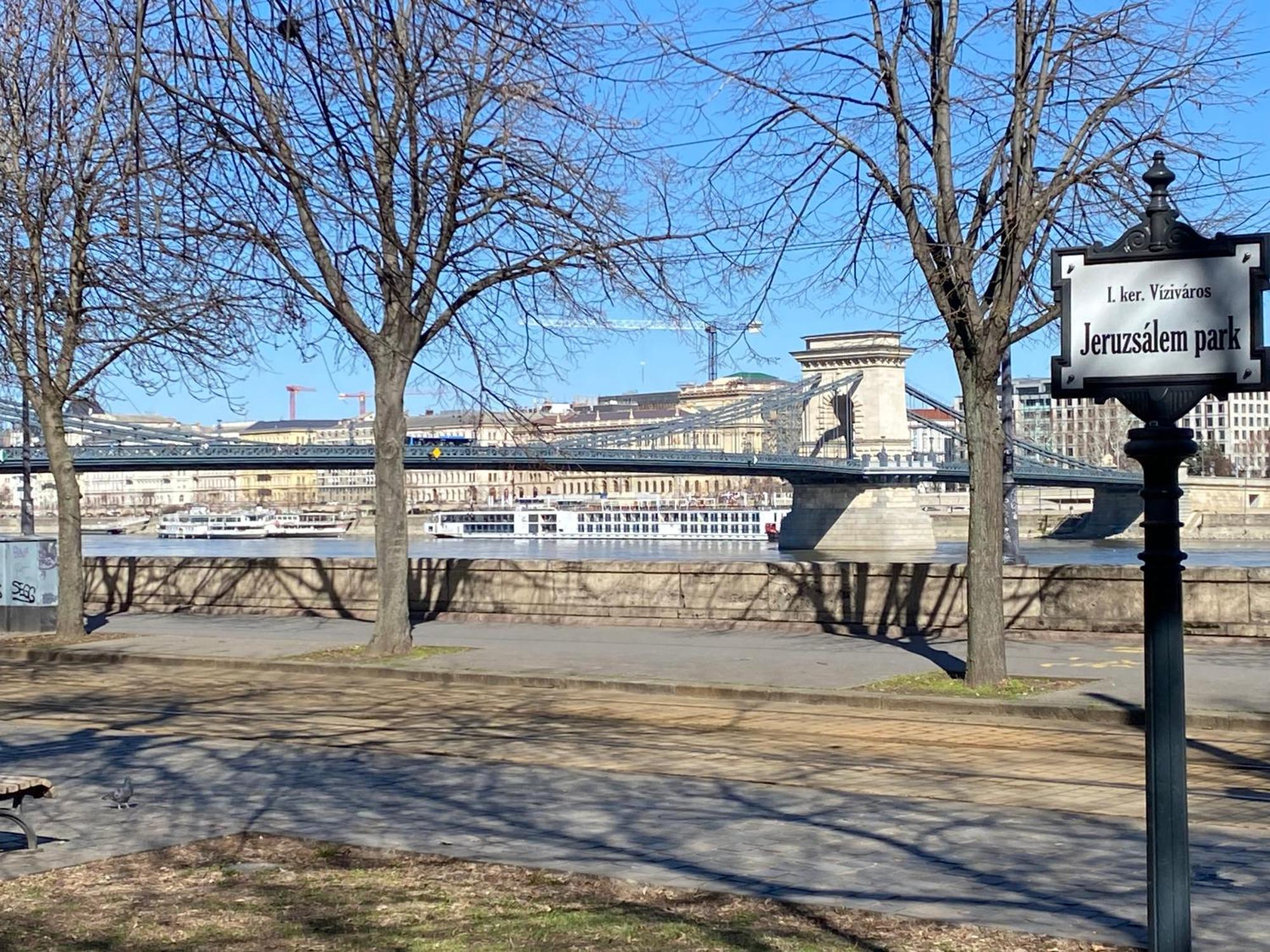 Chain Bridge