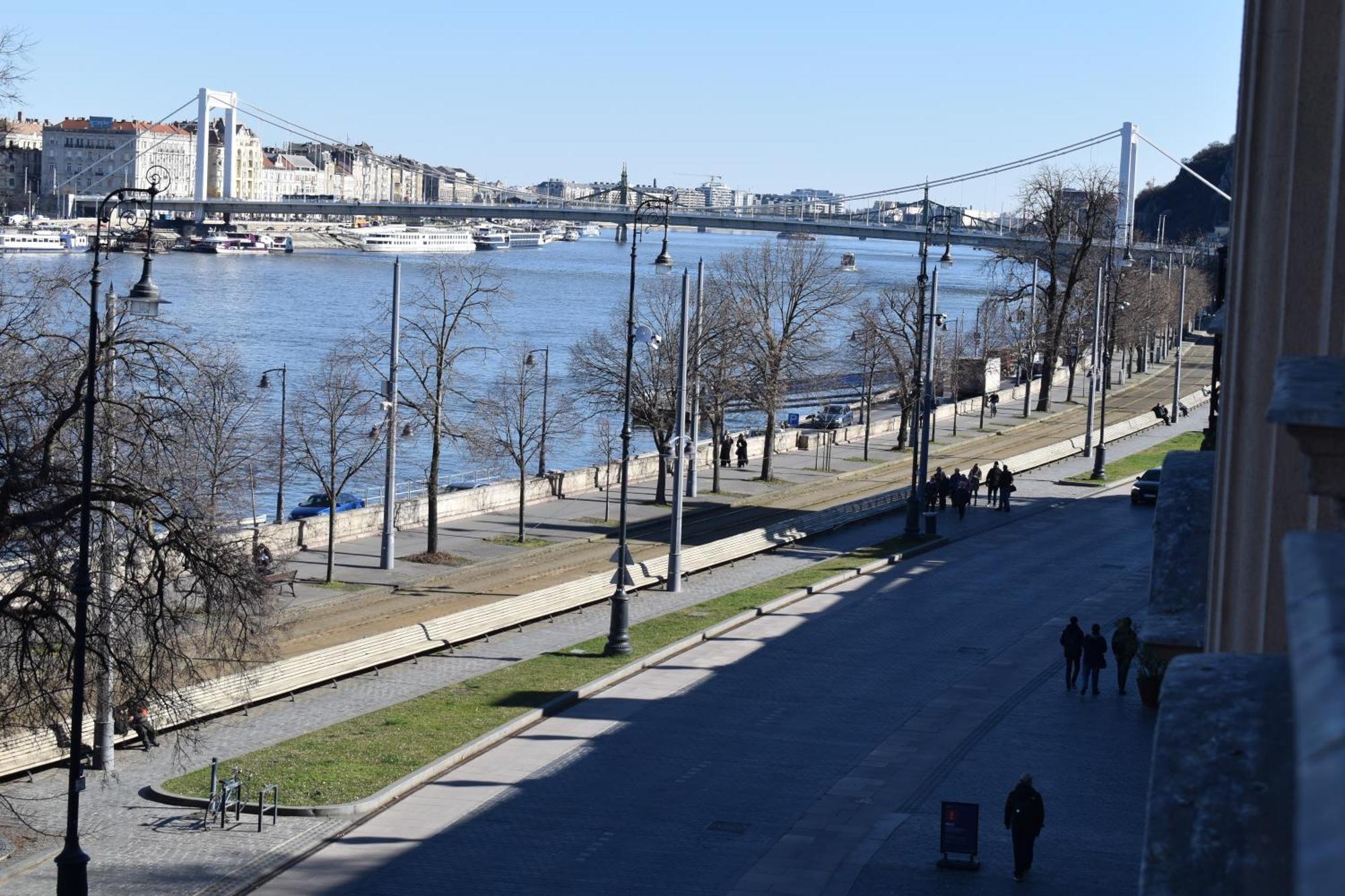 Chain Bridge Appartement